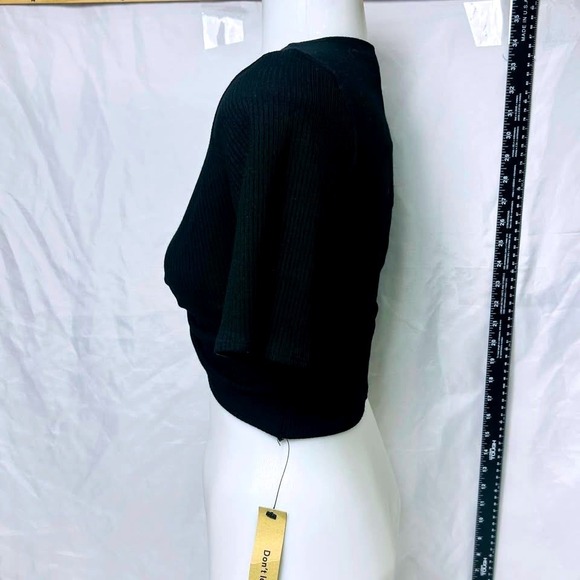 Reformation ~ Black Ribbed ~ Twist Front V-Neck Crop Top ~ Short Sleeve ~ XS NWT - Picture 3 of 10